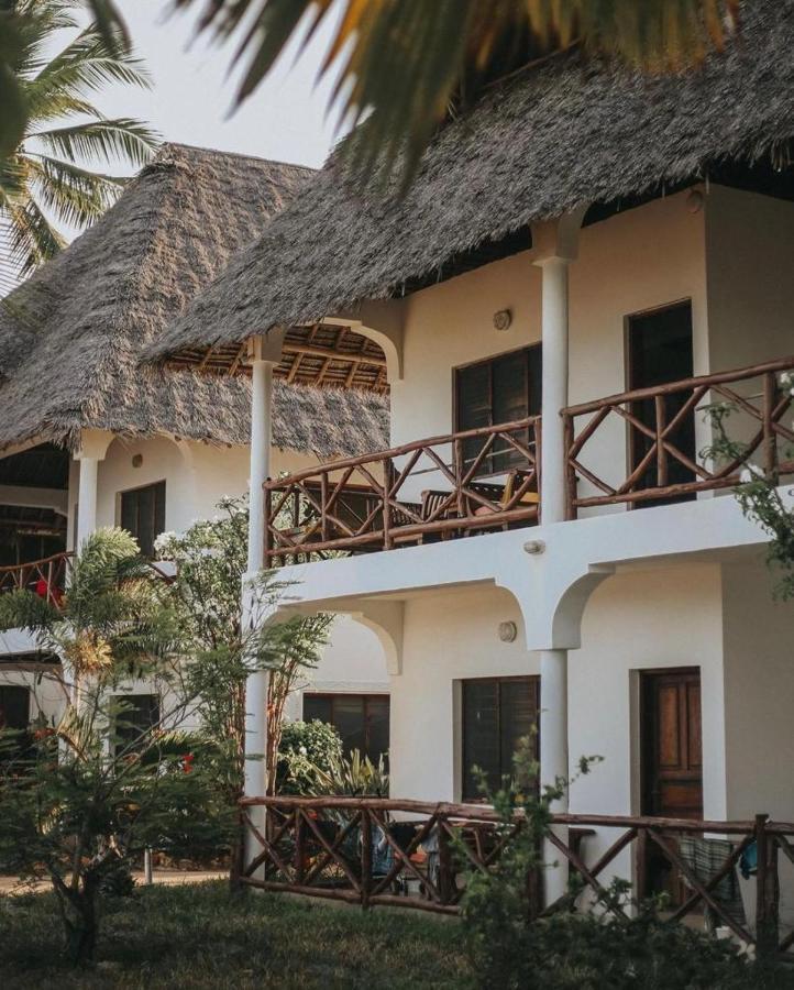 Blue Oyster Hotel Джамбиани Екстериор снимка