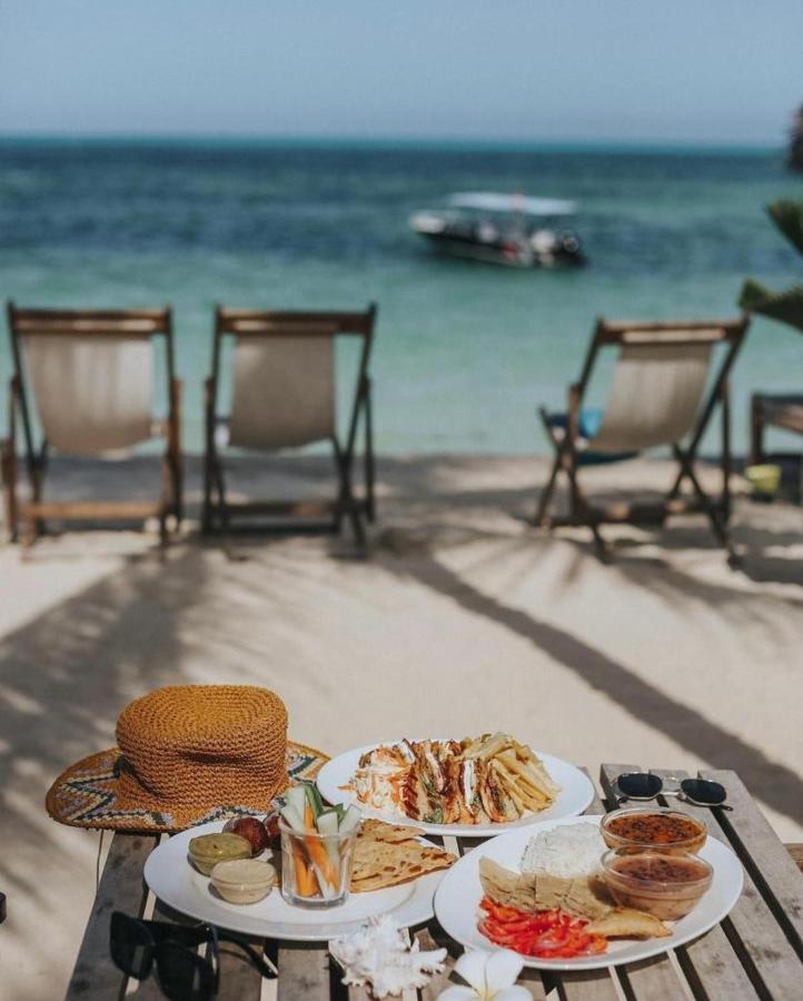 Blue Oyster Hotel Джамбиани Екстериор снимка