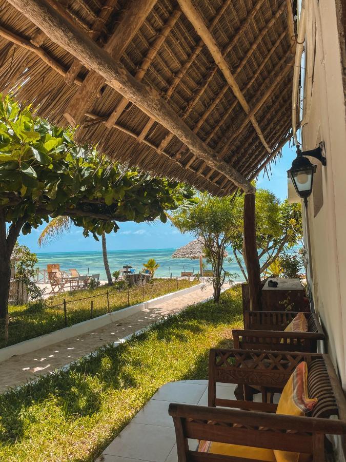 Blue Oyster Hotel Джамбиани Екстериор снимка
