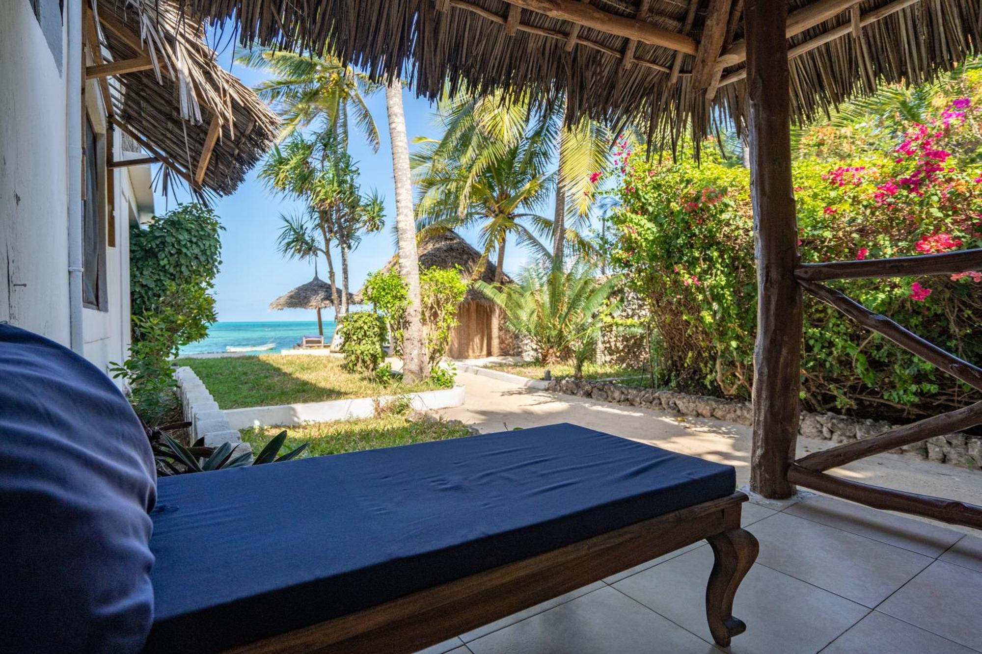 Blue Oyster Hotel Джамбиани Екстериор снимка
