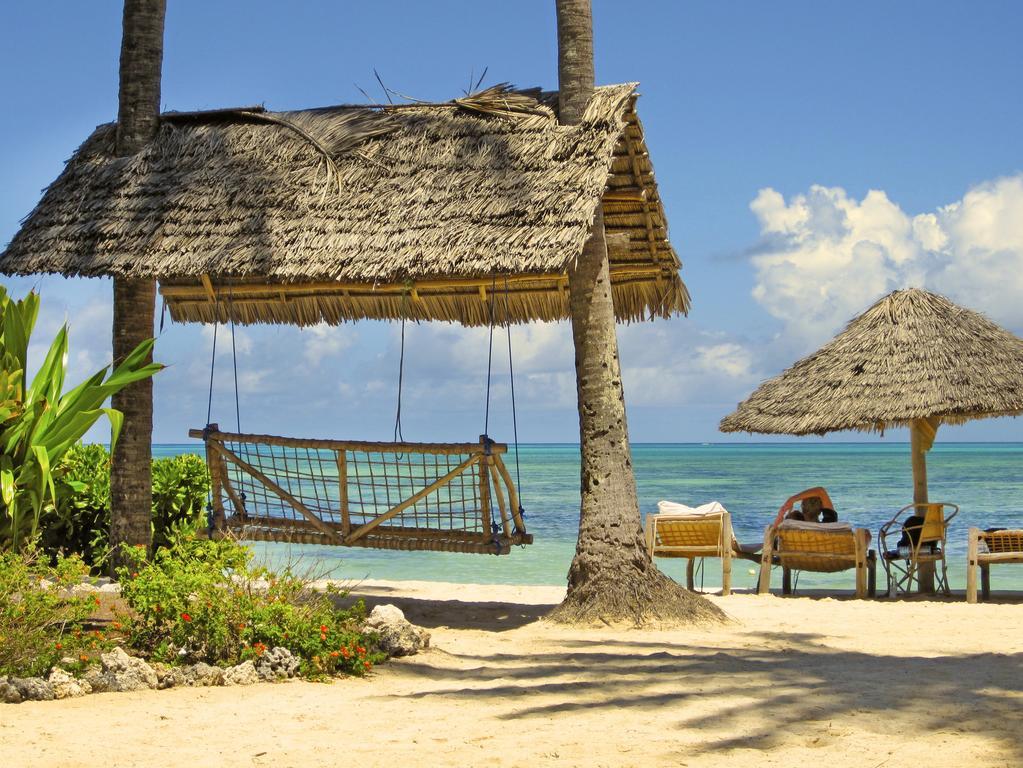 Blue Oyster Hotel Джамбиани Екстериор снимка